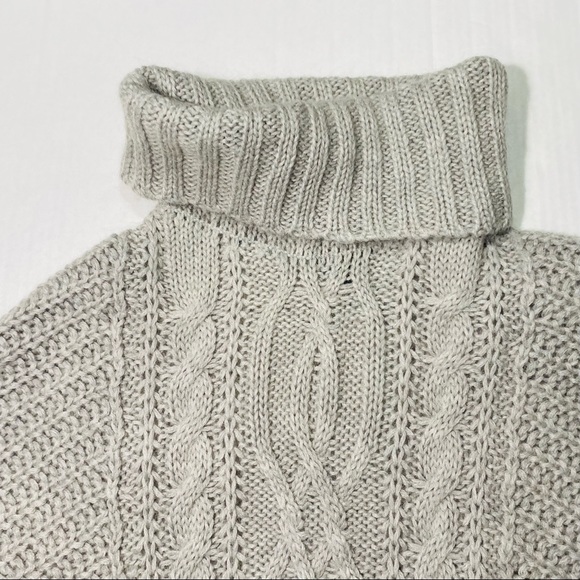 Caroll Paris Gray Cable Knit Mohair,Wool & Alpaca Blend Turtleneck Woman’s Shawl - Picture 10 of 12